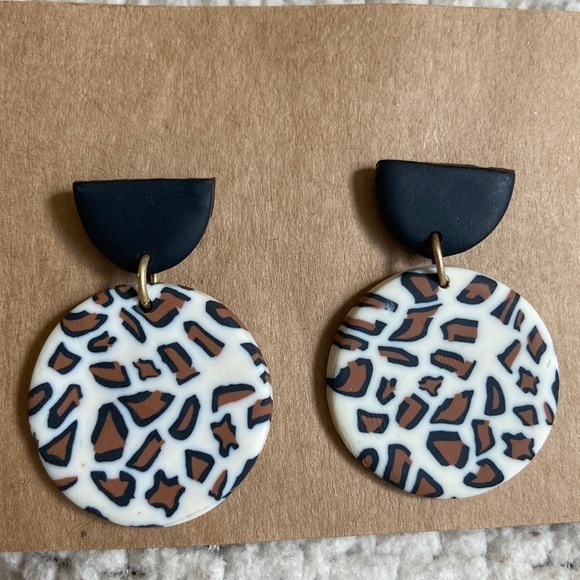 💌 Retro 80s Geometric Leopard Print Earrings - Picture 3 of 9